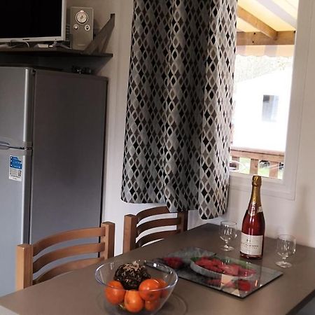 Bungalow de 2 chambres avec piscine partagee terrasse amenagee et wifi a Onzain Buitenkant foto