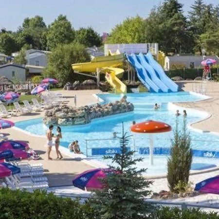 Bungalow de 2 chambres avec piscine partagee terrasse amenagee et wifi a Onzain Buitenkant foto