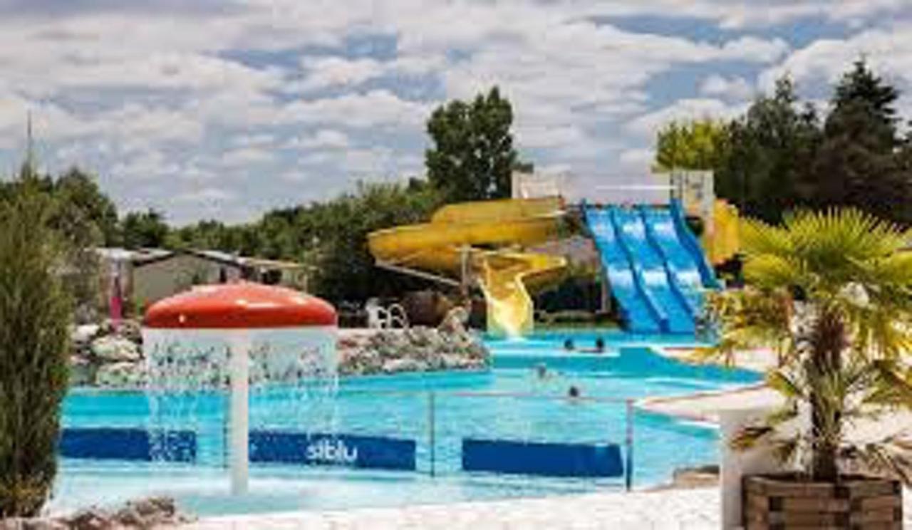 Bungalow de 2 chambres avec piscine partagee terrasse amenagee et wifi a Onzain Buitenkant foto