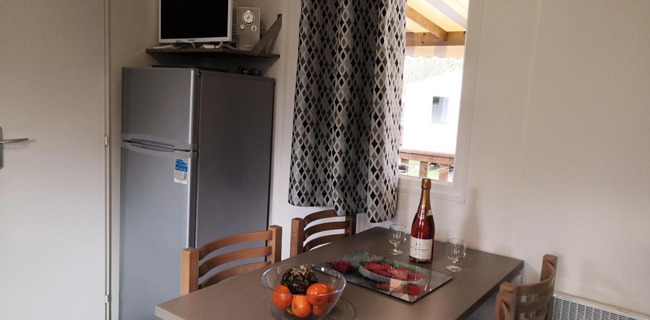 Bungalow de 2 chambres avec piscine partagee terrasse amenagee et wifi a Onzain Buitenkant foto