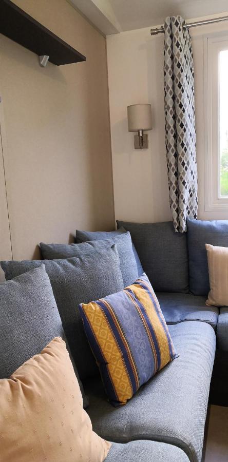 Bungalow de 2 chambres avec piscine partagee terrasse amenagee et wifi a Onzain Buitenkant foto